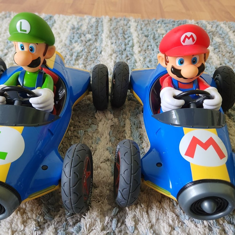 Super Mario & Luigi Carrera Mario Kart Figurines EUC - Picture 2 of 13